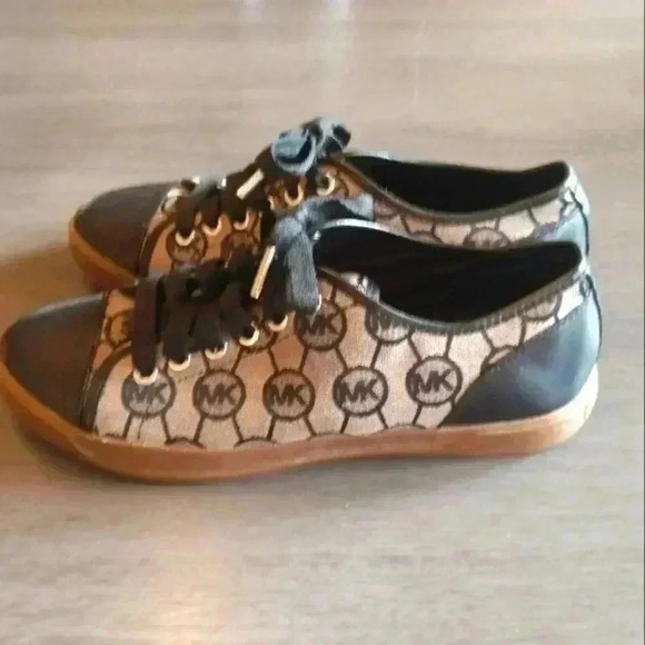 Michael Kors Signature Tennis Shoes NWOT - Picture 1 of 5